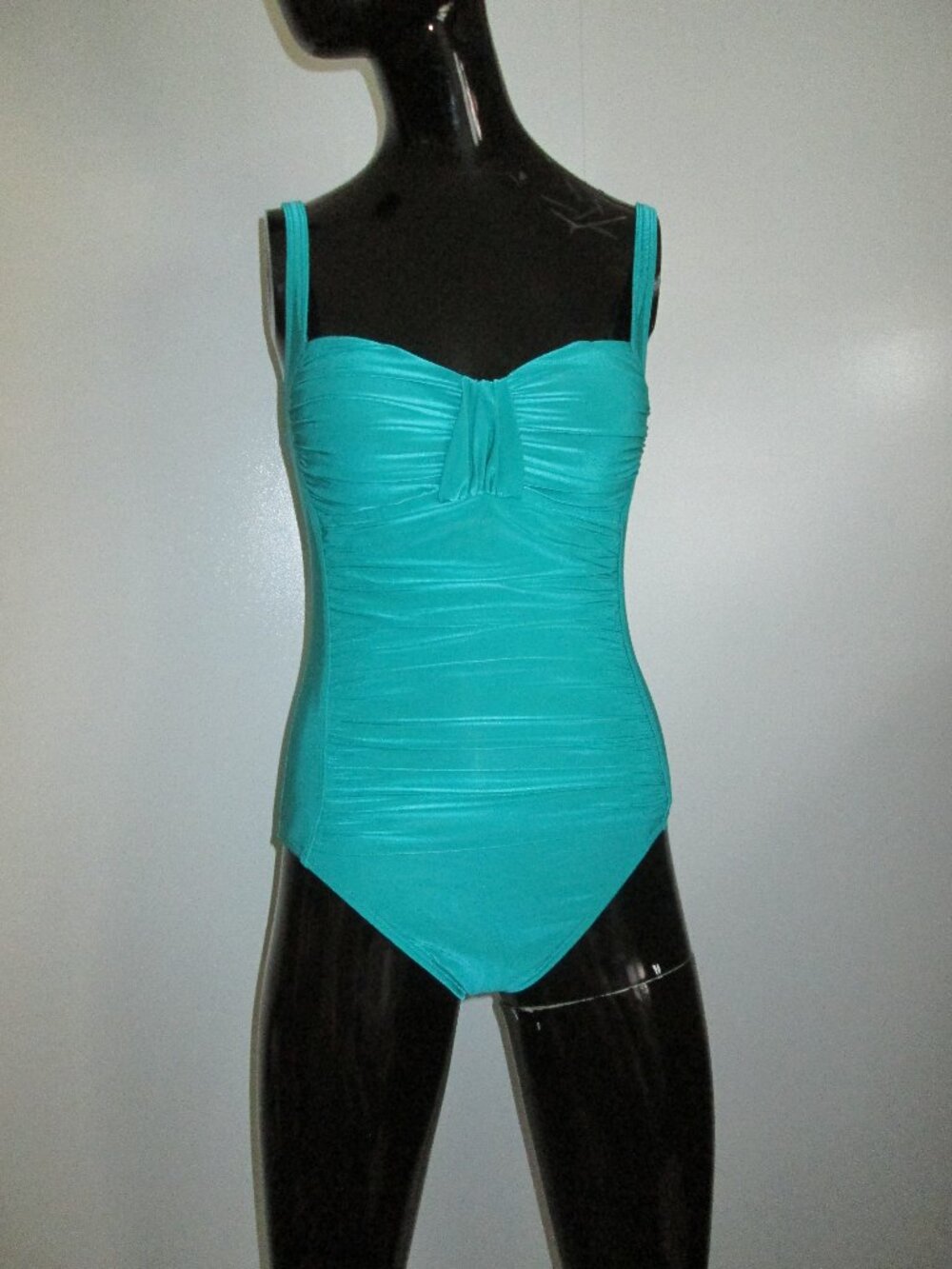 LA BLANCA one piece shirred molded cups swimsuit